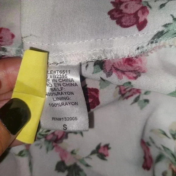 Enro Floral Boho cute back detail Top S - Picture 7 of 7